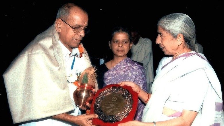 Dr-I-Bhavadasan-Namboothiri-conferred-the-RAV-Fellowship-in-Ayurveda (1)